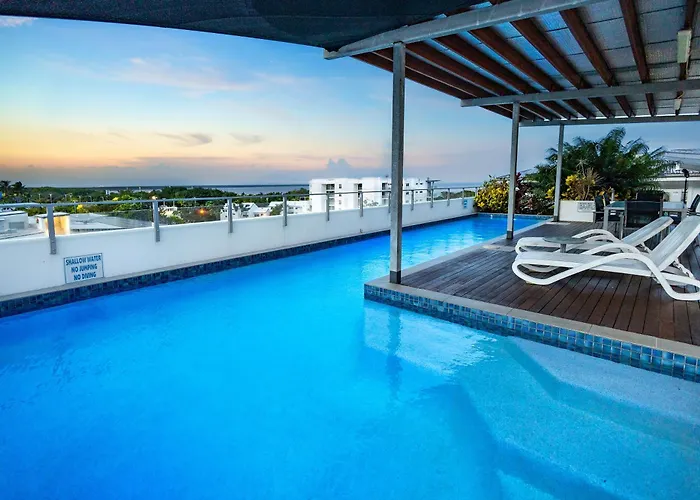 Panoramic Views 3Br Cairns City Apartment